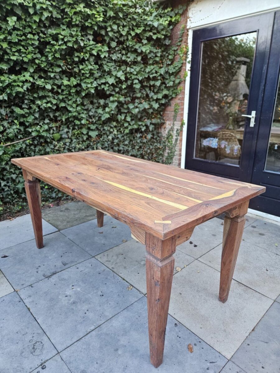 Massief tropisch hardhout tafel